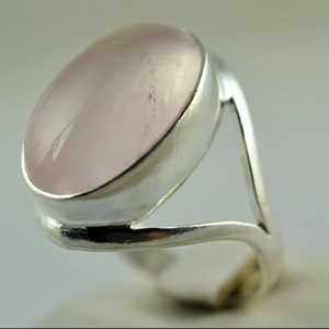 Anillo Boho con Piedra de Nacimiento de Enero, Hecho a Mano en Plata de Ley 925 con Incrustaciones de Cuarzo Rosa en Forma de Luna, Regalo Perfecto para su Cumpleaños - Product Image 6