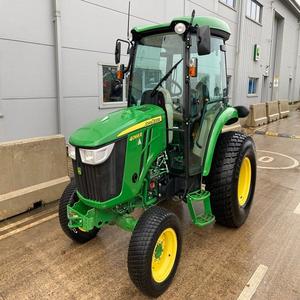 Tractor utilitario compacto John Deere 4066R, listo para tareas pesadas, fuerte, fiable y fácil de usar - Product Image 2
