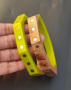 Pulsera de resina marrón de alta calidad con brazaletes de madera con estilo de punto de latón para mujeres y niñas joyería de perlas de moda de bajo precio - Product Image 5