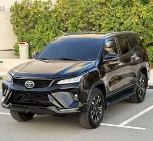 Fortuner EXR 2.7L SUV Diesel Automatique Cuir Toit Ouvrant 2019 - Product Image 3