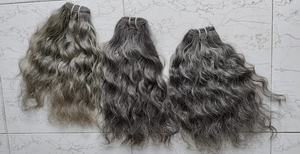 Faisceaux de trame de cheveux humains indiens de temple avec des cheveux humains de style bouclé naturel à vendre par les exportateurs indiens - Product Image 5