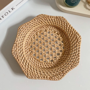 Accessoires de table à manger Assiettes en rotin classique Chargeurs de plaques en osier naturel pour restaurants - Product Image 4