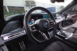 2023 i7 xDrive60 Paquetes M Sport y Executive, Interior Mocha, Mayormente sin modificar - Product Image 2