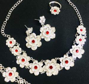 Ensemble de boucles d'oreilles collier en plaqué or 24 carats d'inspiration italienne directement expédié USA France Espagne Turquie Comores Mayotte - Product Image 1