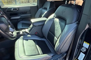 Ford Bronco Black Diamond 2022 extrêmement propre, moteur EcoBoost V6 2,7 litres, 4x4, prêt à être expédié - Product Image 5