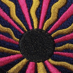 Nueva llegada diseños personalizados insignias bordadas a mano insignias de bordado hechas en fábrica para ropa bolsos y sombreros para la venta al por mayor - Product Image 6