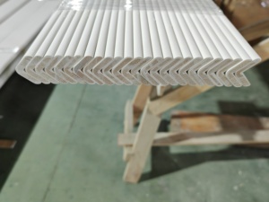 Fabriqué en Asie du Sud-Est apprêté doigt joint coin garde 90 degrés bord L moulage profil à rayures angle carré en pin - Product Image 5