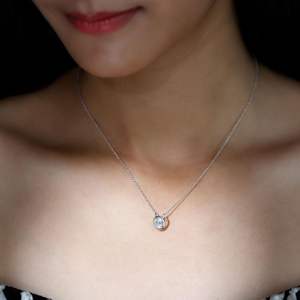 Collier solitaire simple pour femmes - Product Image 3