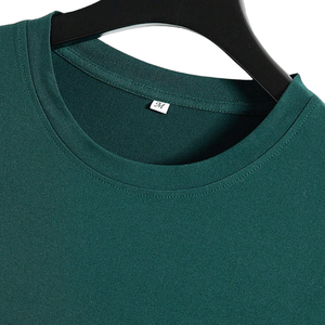 T-shirt décontracté à manches courtes et col rond vert foncé pour homme – Confortable et uni, coupe classique, idéal pour l'été - Product Image 5