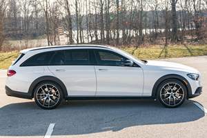 Mercedes-Benz E450 4Matic 2021 Usado, Todoterreno, Turbo de 6 Cilindros, Tracción en las Cuatro Ruedas, Diseño en Blanco Diamante Metalizado, Sin Modificaciones - Product Image 3