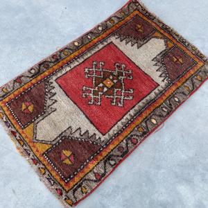 1.5x2.4 ft Turkish Rug, <b>Red</b> Floral Vintage Rug <b>Wool</b> - Product Image 4