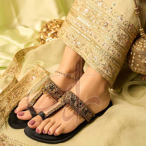บริการ OEM ดีไซน์ล่าสุด คุณภาพพรีเมียม รองเท้าผู้หญิง Kolhapuri พื้นรองเท้าหนังแท้ แฟชั่นทันสมัย พิมพ์ลาย กันลื่น - Product Image 2