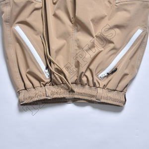 Pantalones de nieve Cargo de invierno beige personalizados de alta calidad con bolsillos utilitarios con cremallera, bucles de cinturón con cordón y rejillas de ventilación - Product Image 3