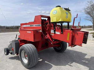 Offre promotionnelle : Presse à balles carrées MF 1840 Massey Ferguson avec moteur et boîte de vitesses pour une utilisation agricole à haute productivité - Product Image 6