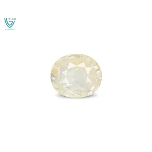 Saphir Jaune Naturel (Pukhraj) 3,81 Carats, Taille Émeraude Facettée, Pierre Libre, Matériau de Gemme Rouge Similaire à l'Alexandrite - Product Image 1