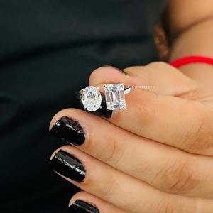 แหวนหมั้นเพชร14K ทรงรีสีทองรูปวงรีมรกต CVD IGI ได้รับการรับรองจาก Choi et Moi Christian Luxury - Product Image 4