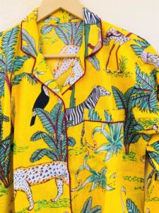 Vestido de noche de mujer con Estampado de jungla amarilla con bloque de mano lleno de sueño cómodo en este 3 piezas de ropa de noche 100% algodón - Product Image 3