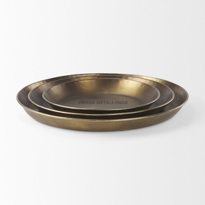 Plateau de service ovale élégant en laiton antique avec poignées uniques et surface texturée, idéal pour la décoration intérieure élégante et le divertissement - Product Image 3