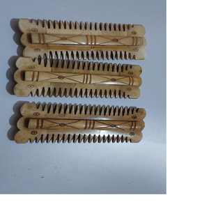 Peines de cuerno de búfalo tallados a mano personalizados de muy buena calidad, ideales para tiendas de accesorios para el cabello y para reventa. - Product Image 5