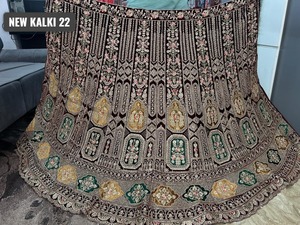 Rajwadi Modern Maroon Rani Velvet Lehenga Set Heavy Jarkan Cut Paste Work Double Can Choli 1,2 M 2,5 M Border Dupatta para fiestas - Product Image 2