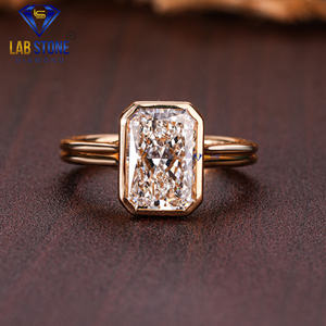 Anillo de Oro Amarillo con Diamante Radiante y Corte Redondo de 3.40 TDW, Color EF-VS, Impresionante - Product Image 1