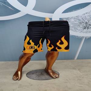 Short de compression de football personnalisé avec design sublimé, tissu extensible et coupe athlétique, idéal pour l'entraînement et les sports d'équipe - Product Image 3