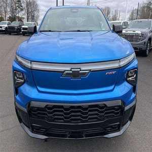 OPCIÓN COMPLETA PARA AUTO USADO: Chevrolet Silverado 2024 DOBLE CABINA, LISTA PARA ENVIAR - Product Image 1