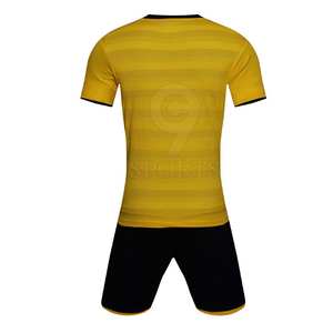 Conjunto de uniforme de fútbol para hombre con Jersey y pantalones cortos personalizados para partidos de equipo y entrenamiento - Product Image 2