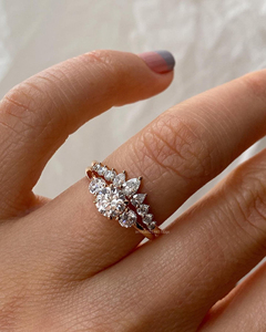 Banda de moissanita con curvas Art Deco de oro amarillo sólido de 14K con pera de 0,45 quilates y piedras de corte redondo, anillo de bodas apilable en racimo - Product Image 5