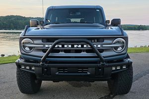 Ford Bronco Big Bend 2024 d'occasion en bon état, boîte manuelle 7 vitesses, kit de rehausse de 4 pouces, bleu azur métallisé - Product Image 3