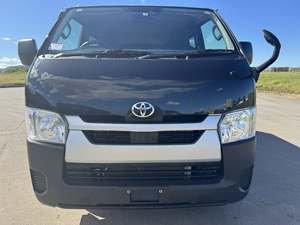 Furgoneta Hiace 2020 usada, tracción trasera, motor 4.5L, caja de cambios automática, asientos de cuero, interior oscuro, cámara trasera de 360°, autobús Hiace japonés, furgoneta de 13 plazas. - Product Image 3