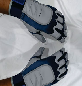 ถุงมือตีเบสบอลแบบมืออาชีพสำหรับผู้เล่นที่จริงจัง ถุงมือตีเบสบอลน้ำหนักเบา ระบายความชื้นได้ดี เหมาะสำหรับสภาพอากาศร้อน - Product Image 1