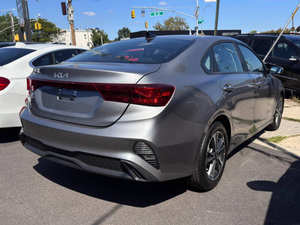 Usado 2023 Ki * a Forte LXS - Product Image 2