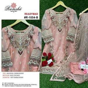 Costume pakistanais prêt à l'emploi de créateur de vêtements indiens et pakistanais pour les mariages et les festivals d'Inde - Product Image 3