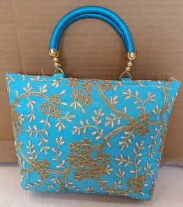 กระเป๋าผ้าไหมโพลี่ปักด้วยมือจากนักออกแบบที่หรูหราคุณภาพระดับพรีเมี่ยมสำหรับปีใหม่เทศกาลดิวาลีของขวัญงานแต่งงานงานเลี้ยงสีสันสดใส - Product Image 5