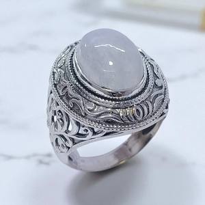 แหวนเงินแท้ 925 สไตล์เรโทรวินเทจ ประดับด้วยลาบราโดไรต์ทรงรีและมูนสโตนสีรุ้ง ฝังแบบ Bezel ดีไซน์วงแหวนกว้าง - Product Image 3