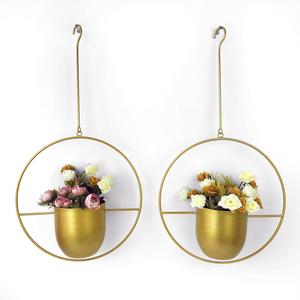 Cintres pour plantes en métal, Jardinières suspendues d'intérieur et d'extérieur, Jardinières suspendues dorées, Longueur de suspension réglable - Product Image 1