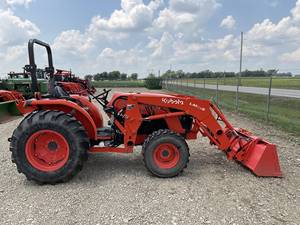 Kubota MX5400HST 4x4 d'occasion 2020 avec chargeur frontal et godet à attache rapide de type skid steer - Product Image 2