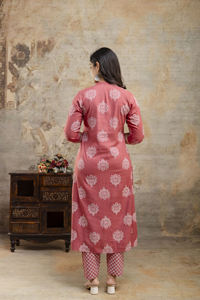 Nueva moda última ropa informal india tradicional algodón Kurti pantalón señoras Kurta conjuntos al por mayor de La India - Product Image 2