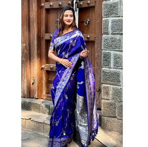 Sari de seda suave Violet Banarasi Jaal con intrincado tejido Zari perfecto para bodas celebraciones festivas y tradicionales - Product Image 5