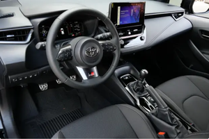 PRÊT À CONDUIRE - VÉHICULE D'OCCASION À VOLANT À GAUCHE |   Conduite à droite |   TOYOTA GR COROLLA CORE 2023 - Product Image 3