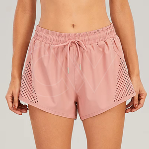 Logo personnalisé Short de sport double épaisseur en maille épissée sur le côté avec cordon de serrage à la taille pour femmes - Product Image 4
