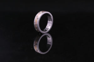 Anillo Clásico de Hip Hop con Moissanita, Plata 925, 0.5 Quilates, Engaste de Puntas, Unisex, de Lujo - Product Image 3