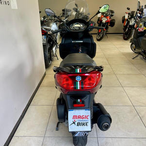 Scooter Inteligente PIAGGIO X7 300 EVO IE con Motor sin Escobillas e Integración con Aplicación - Product Image 6