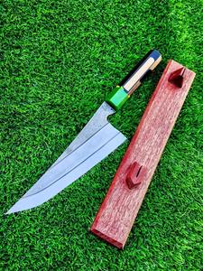 Couteau de survie en acier carbone fait main, manche en bois facile à saisir, étui en cuir pour utilisation en cuisine. - Product Image 5