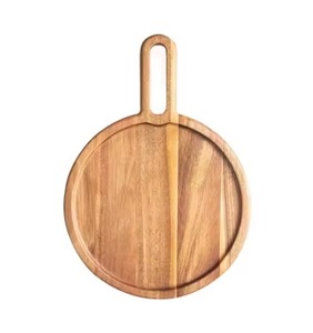 Planche à découper tendance et durable en bois d'acacia durable avec design suspendu, logo personnalisé disponible pour l'image de marque - Product Image 3