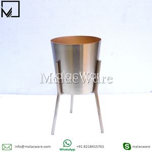 Décoration quotidienne design antique décoration intérieure et extérieure vase à fleurs en métal avec gravure de logo vase en métal - Product Image 2