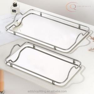 Bandeja de Servicio Artesanal de Metal con Asa Glamorosa, Colección de Calidad, Plateada y Dorada, Rectangular, Decorativa, Colores Personalizables - Product Image 2