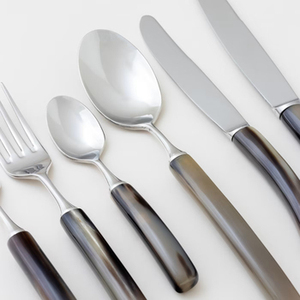 Ensemble de couverts en acier inoxydable avec poignée en corne Ensembles de couverts d'argenterie parfaits pour les mariages Dîner élégant et événements spéciaux - Product Image 2