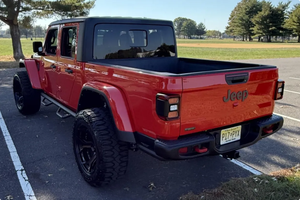 LISTO PARA CONDUCIR - USADO, VOLANTE A LA IZQUIERDA |   CONDUCCIÓN DERECHA |   2022 JEEP GLADIATOR RUBICON DIÉSEL - Product Image 3